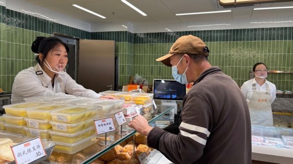 一口鲜辣一口糯！杏花楼超级点心铺焕新，后厨直接搬进店